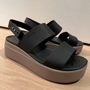 Croc Brooklyn Low Wedge sandal